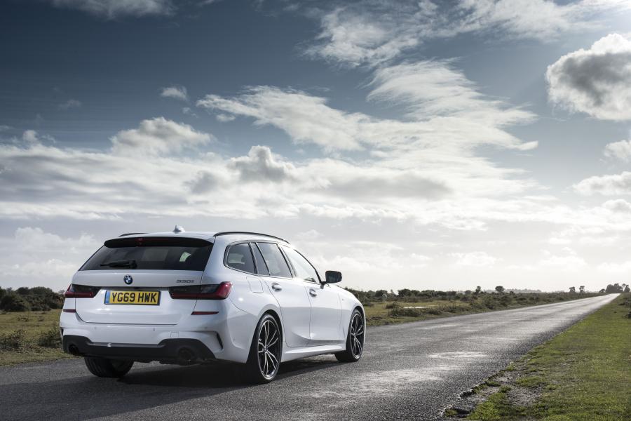  BMW 330i Touring M Sport (G21) 2019 года  (UK) (фото 12 из 32)
